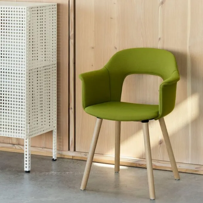 Layout 224 Fauteuil - Pieds bois - Entièrement rembourrée