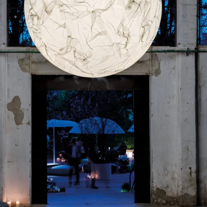 Moon - Suspension