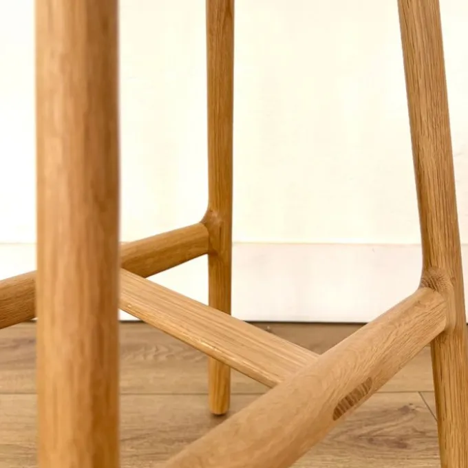 Odd Tabouret