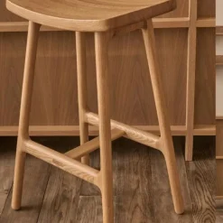 Odd Tabouret