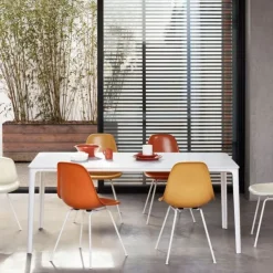 Plate Dining Table