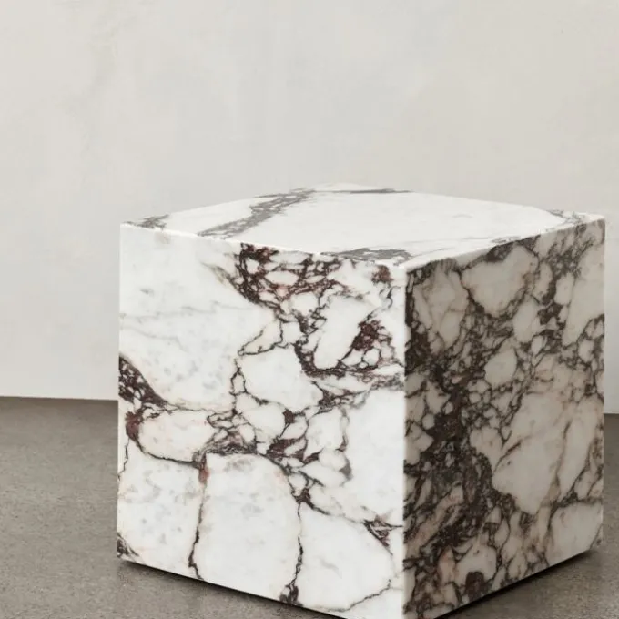 Plinth Cubique