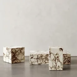 Plinth Cubique