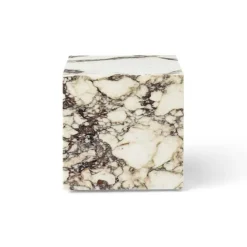 Plinth Cubique