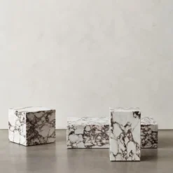 Plinth Cubique