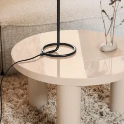 Post table basse
