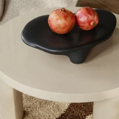 Post table basse