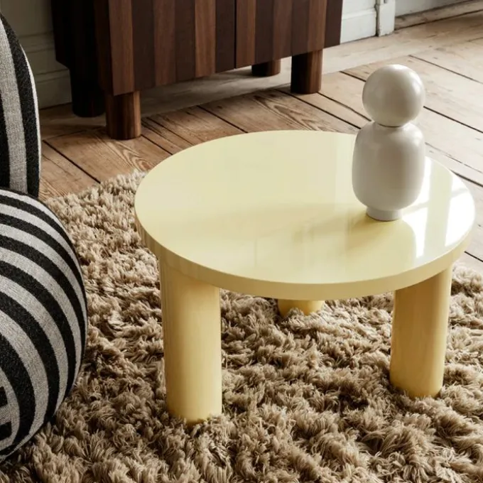 Post table basse