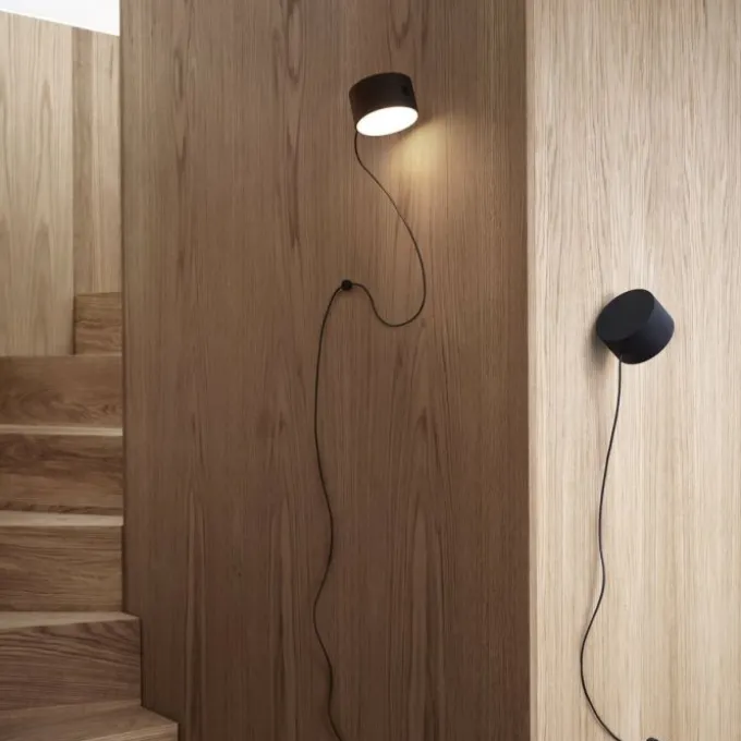 Post Wall Lamp