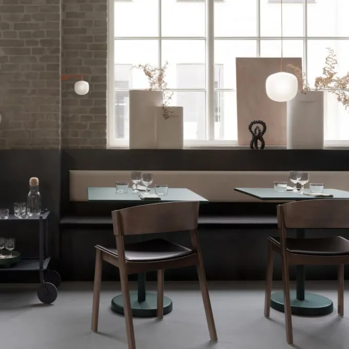Table Carrée Linear Steel