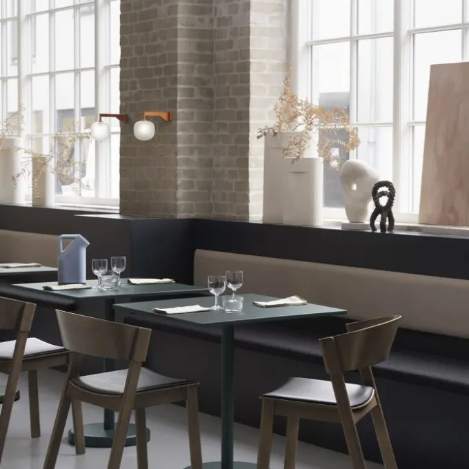 Table Carrée Linear Steel