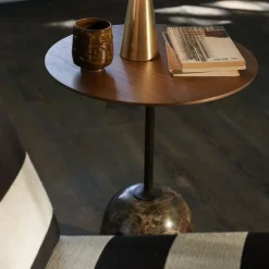 Table Lato