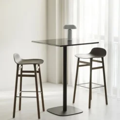 Tabouret de bar Form pied en chêne noir