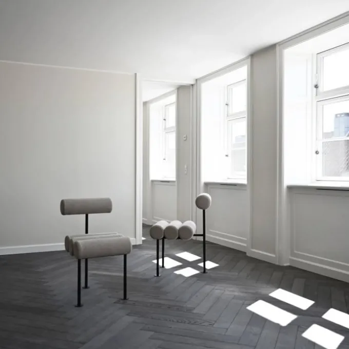 The Hiro Chaise