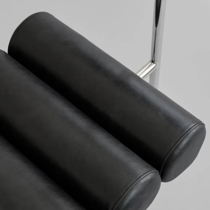 The Hiro Chaise