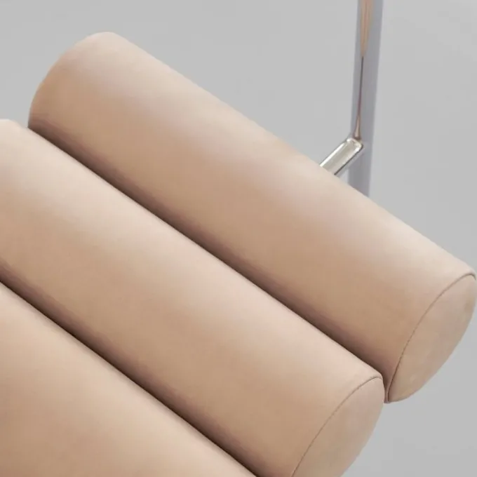 The Hiro Chaise