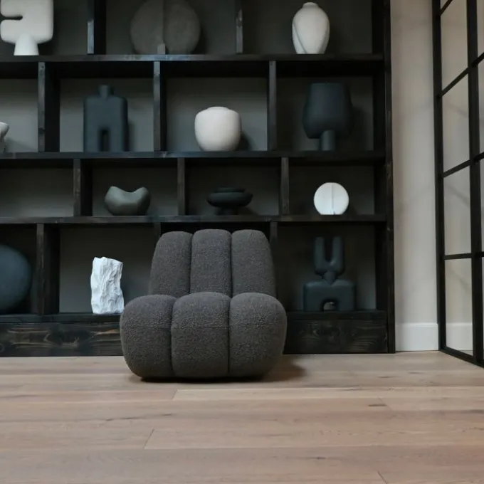 Toe Lounge Chair
