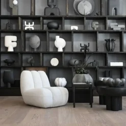 Toe Lounge Chair