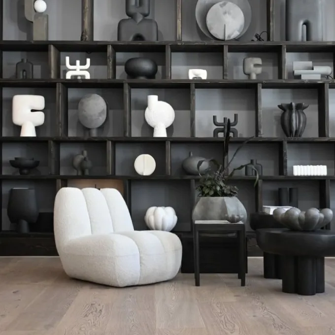 Toe Lounge Chair